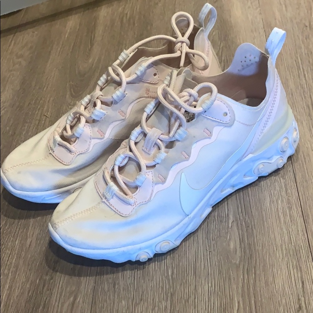 Nike element reacts baby pink size 7